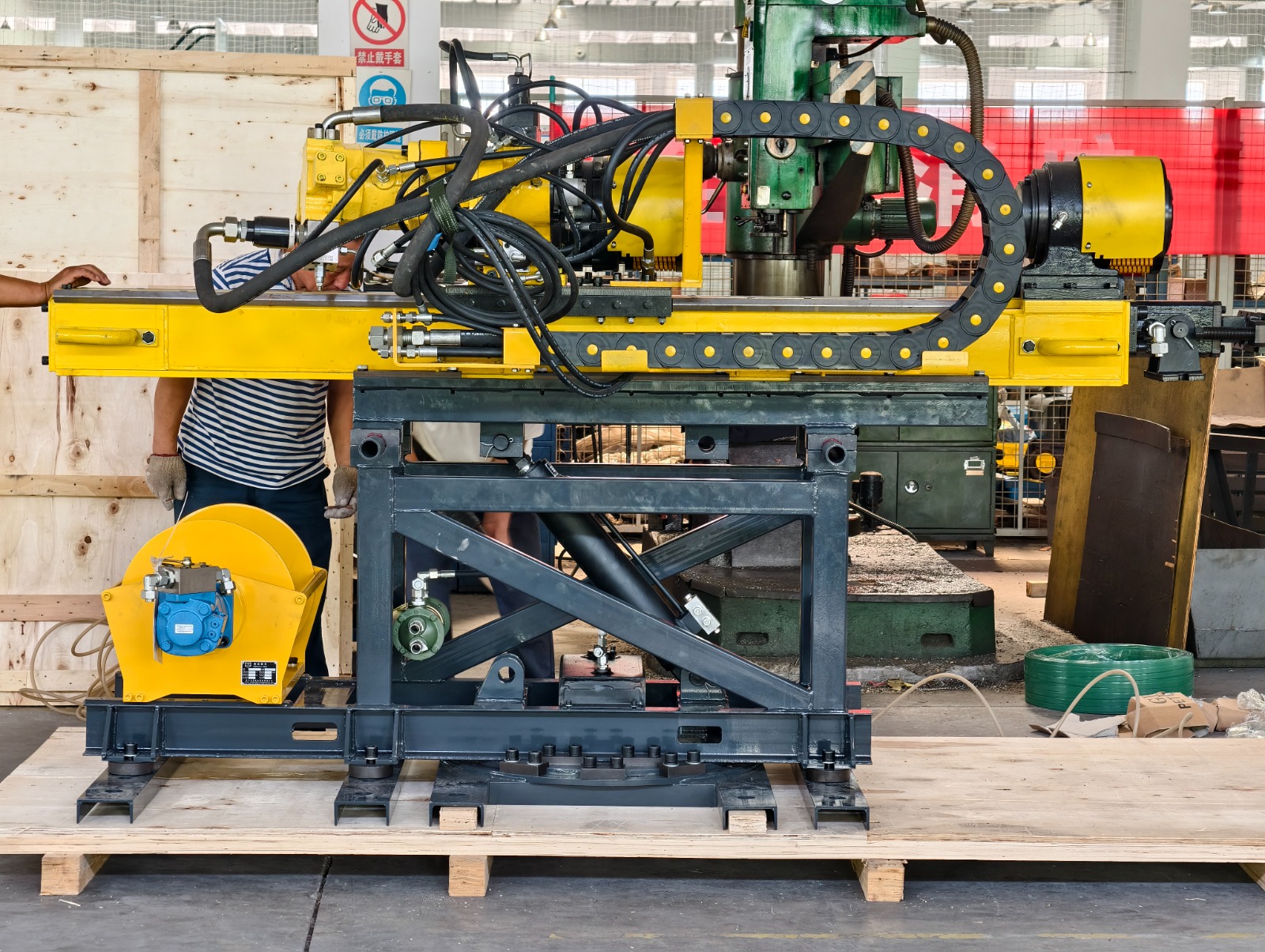 Blast-hole drilling equipment